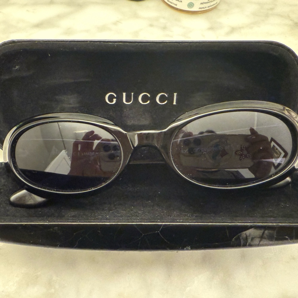 Vintage 90s Gucci Black Oval Sunglasses Elegant Design 2419
